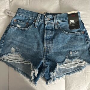 NWT Levi's 501 Women’s Distressed Blue Jean Shorts